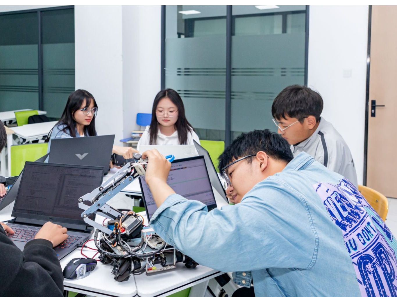 BEAT365英国官网学子荣获20项殊荣，位列省内同类院校第一