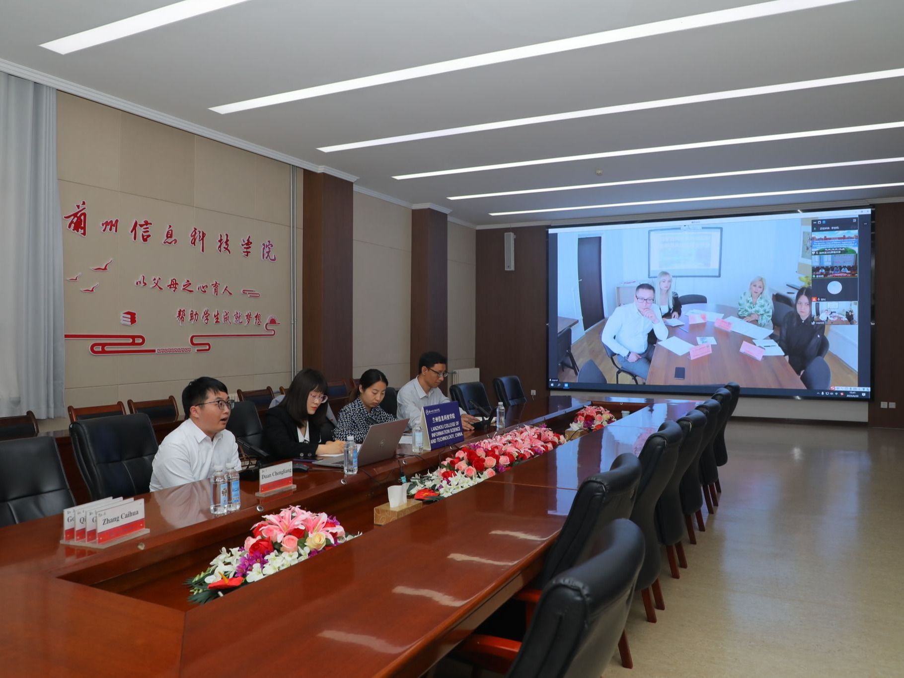 BEAT365英国官网13名优秀学生通过硕士研究生留学面试