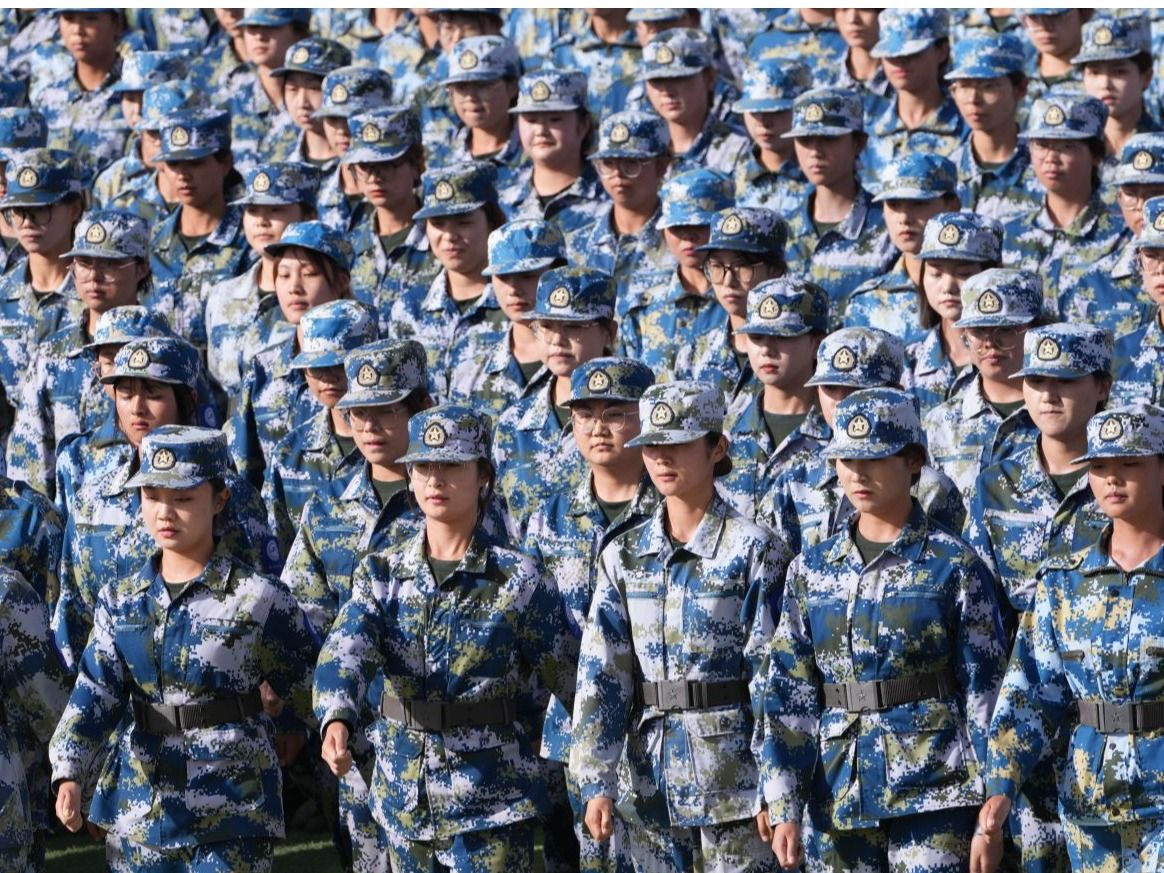 续写荣光致青春 意气风发启新程  --BEAT365英国官网举行2023年学生国防教育暨军事技能训练总...