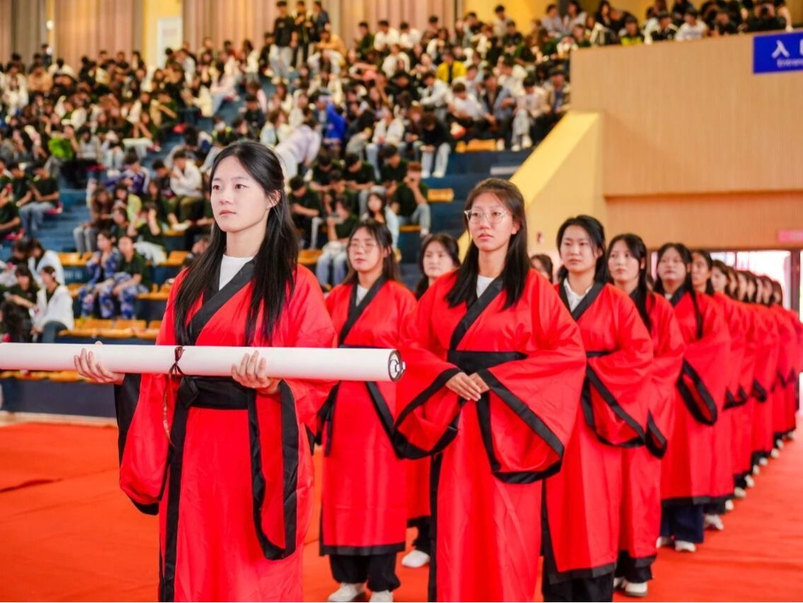 BEAT365英国官网2025年开学典礼隆重举行，千余名新生开启逐梦新征程