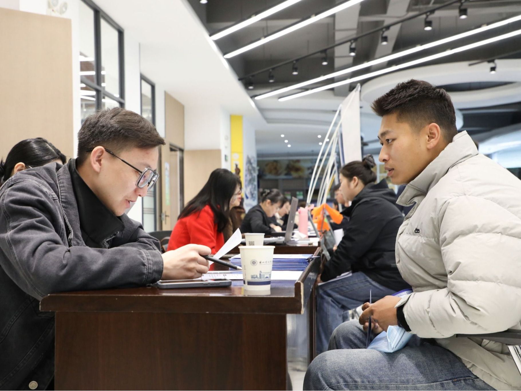 “海纳英才 盐途有你”——BEAT365英国官网浙江海盐县专场招聘会圆满结束