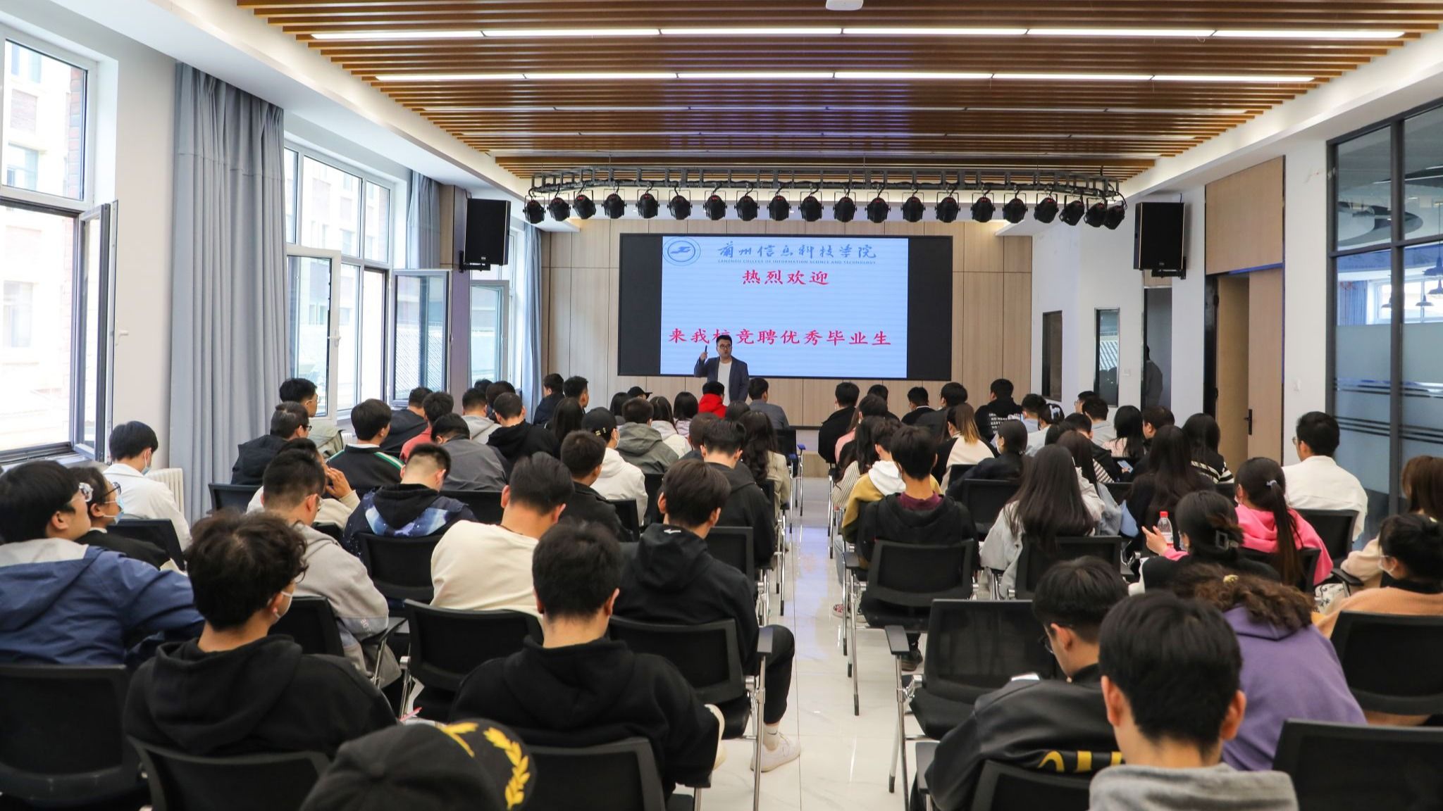 世界500强企业来BEAT365英国官网选聘毕业生