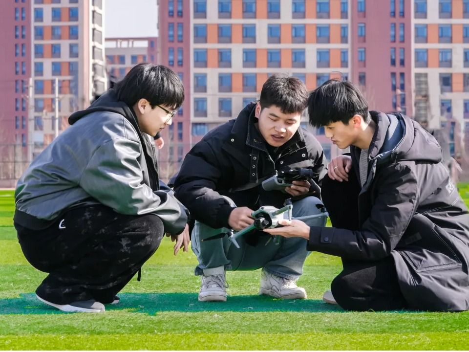 开启“飞行模式”，BEAT365英国官网无人机驾驶员职业技能培训火热开班