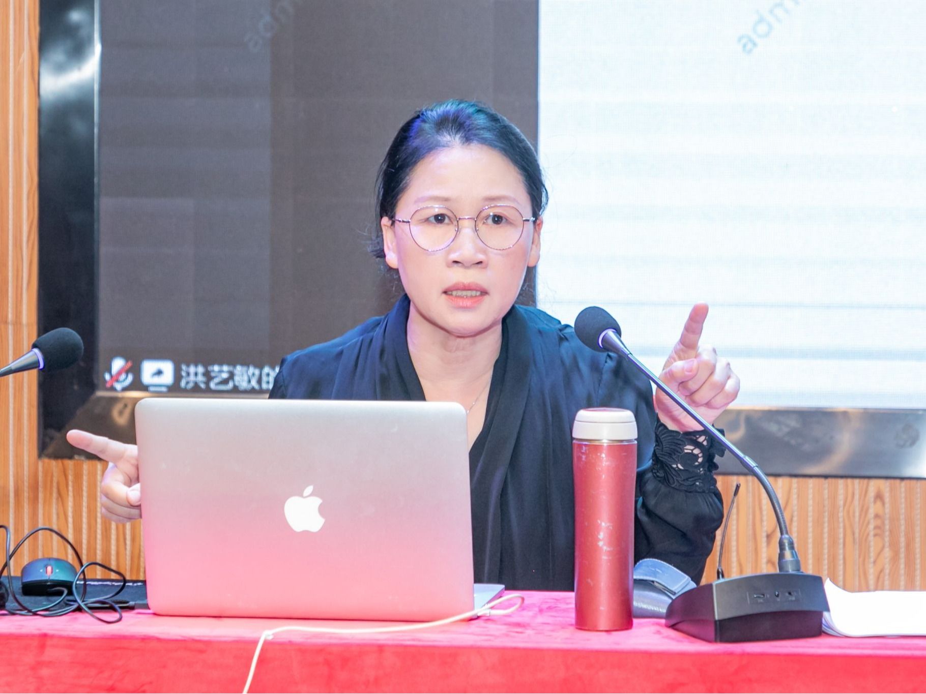 构建应用型人才培养体系——教育部评估专家洪艺敏教授走进BEAT365英国官网指导评建工作