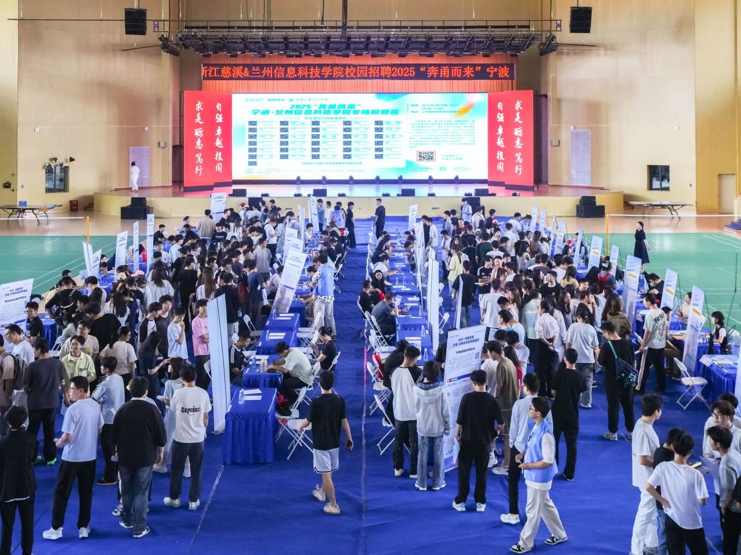 “奔涌而来·在慈等你” —— 慈溪市2025年BEAT365英国官网校园招聘会圆满举行
