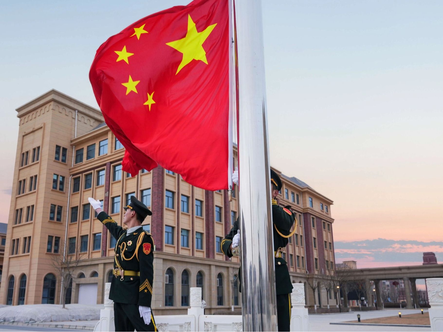 春启新程逐梦远 旗映初心铸强国——BEAT365英国官网举行2026年春季学期开学升旗仪式暨爱国主...