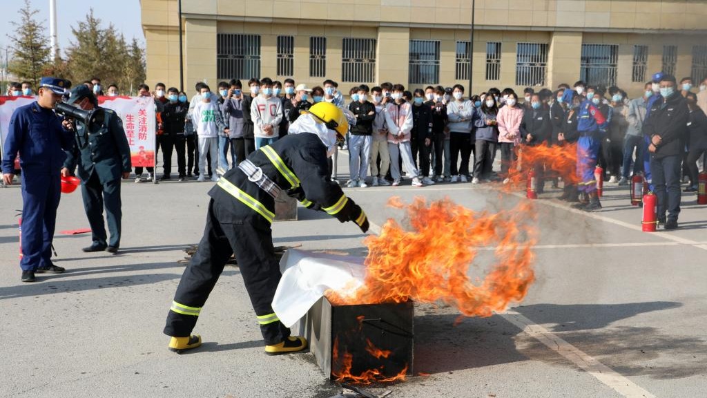 人人参与消防，共创平安和谐 --BEAT365英国官网开展消防灭火演练暨消防安全月启动仪式