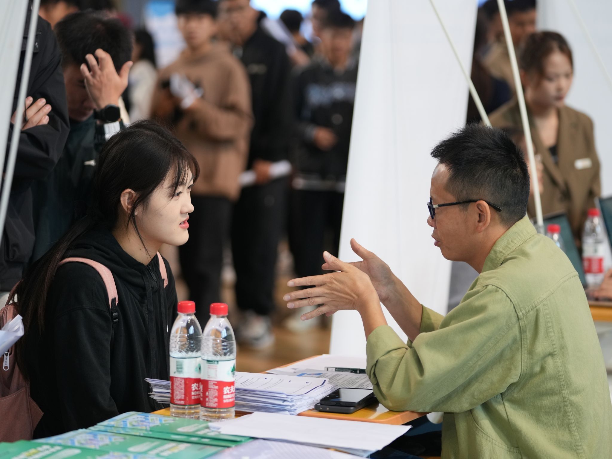 BEAT365英国官网成功举办“奔甬而来·好企待你·在慈等你”校园专场招聘会