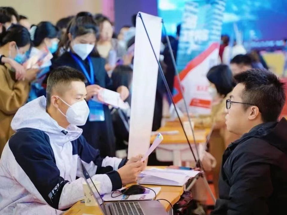  办学荣誉 | BEAT365英国官网获评“甘肃省大学生就业工作示范性高校”