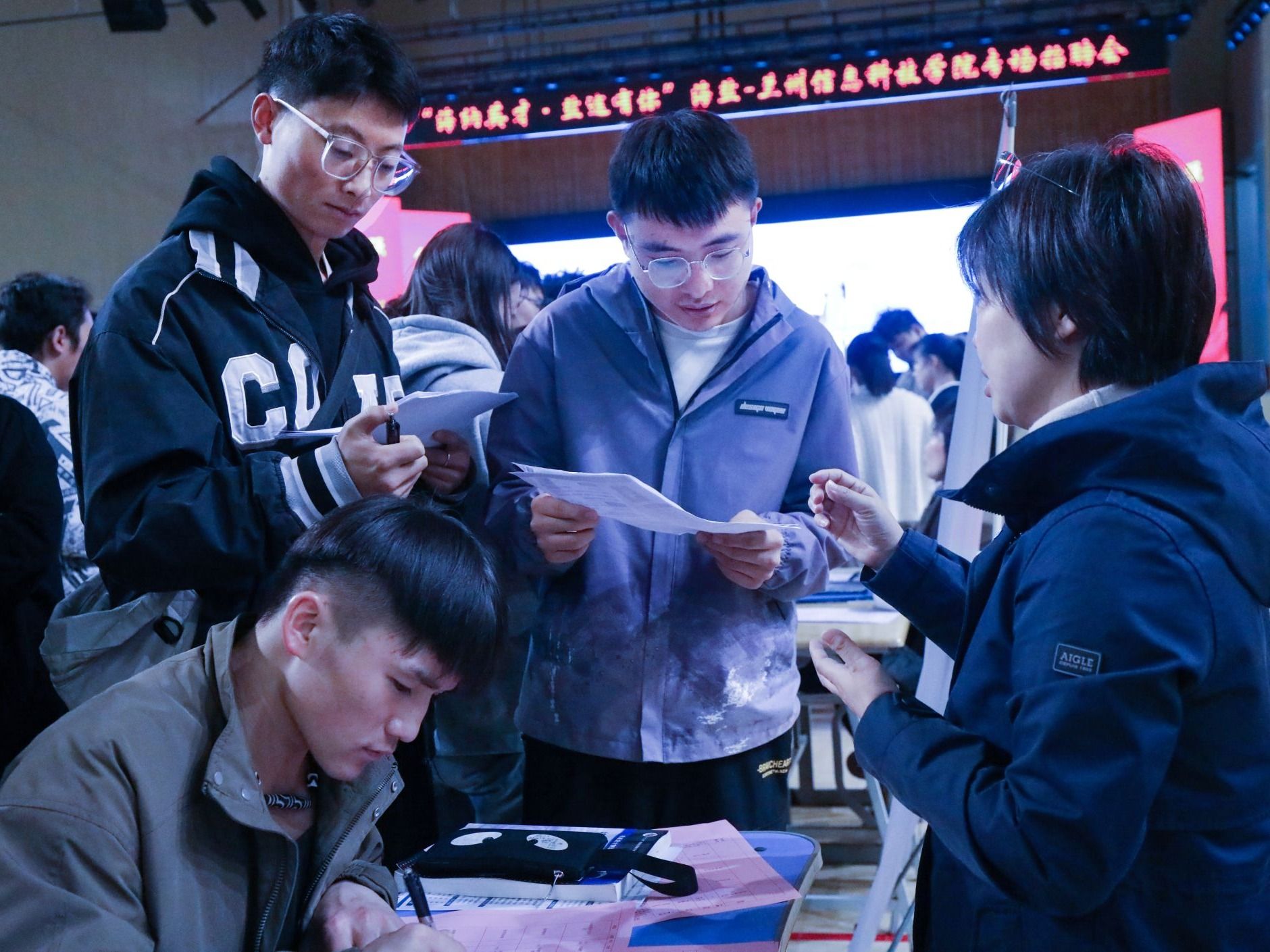 BEAT365英国官网举办“海纳英才·盐途有你”浙江海盐引才专场招聘会