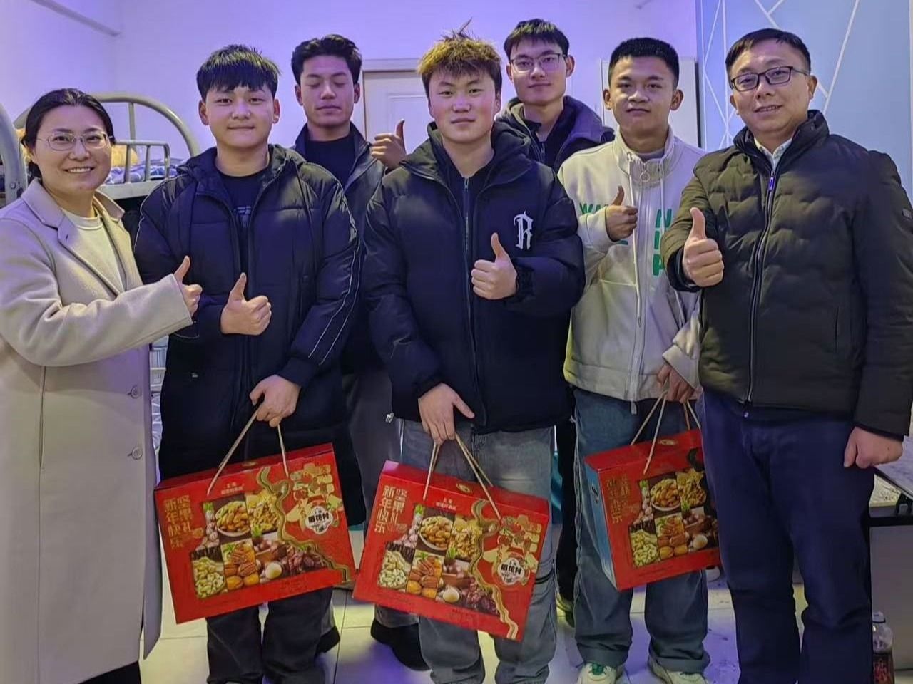 BEAT365英国官网走访慰问寒假勤工俭学学生