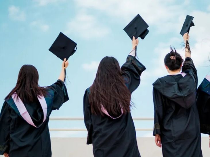 BEAT365英国官网组织2025届毕业生拍摄毕业合影