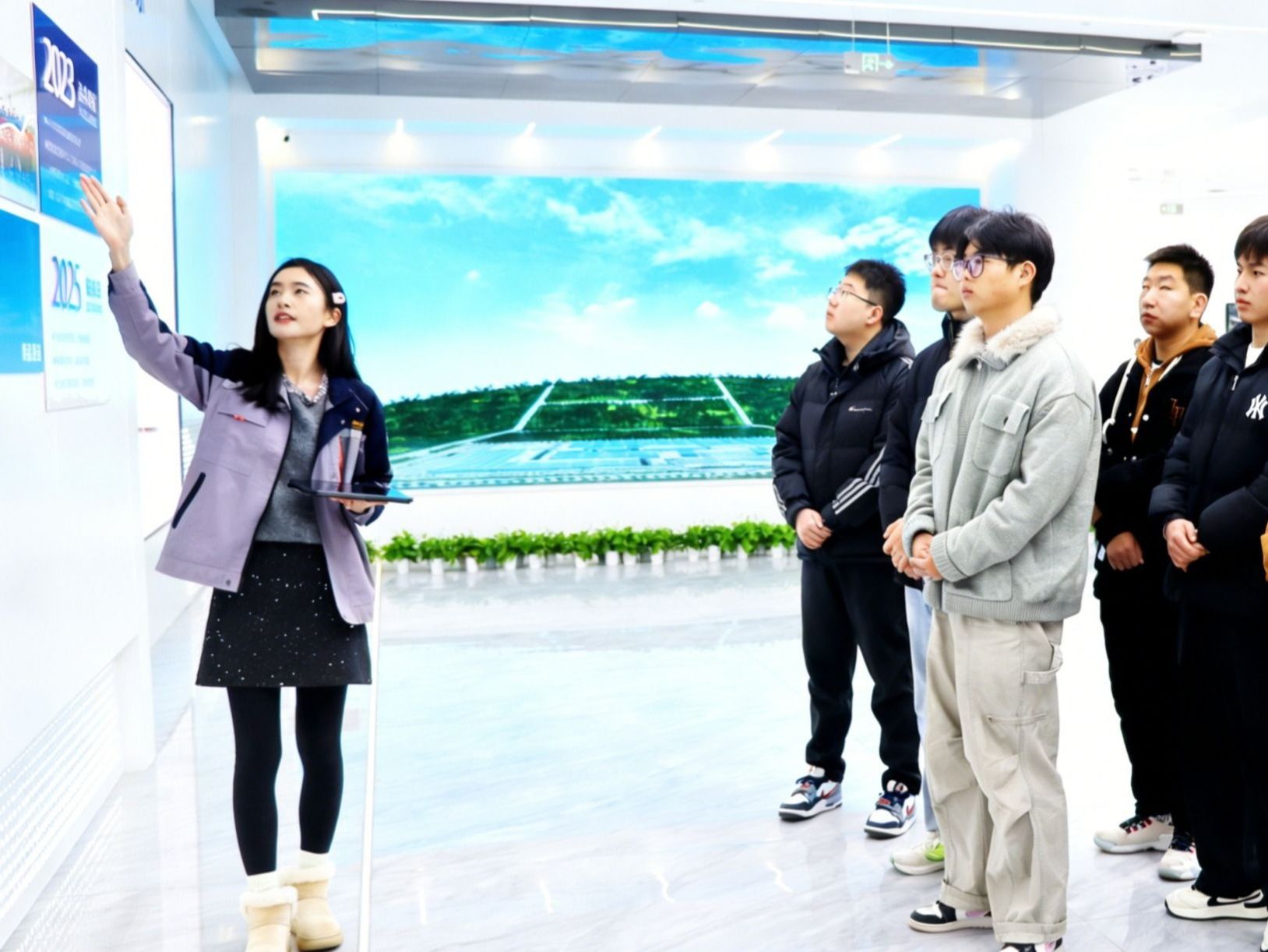 精准就业再突破：BEAT365英国官网携毕业生赴酒泉企业实地对接促成高质量就业