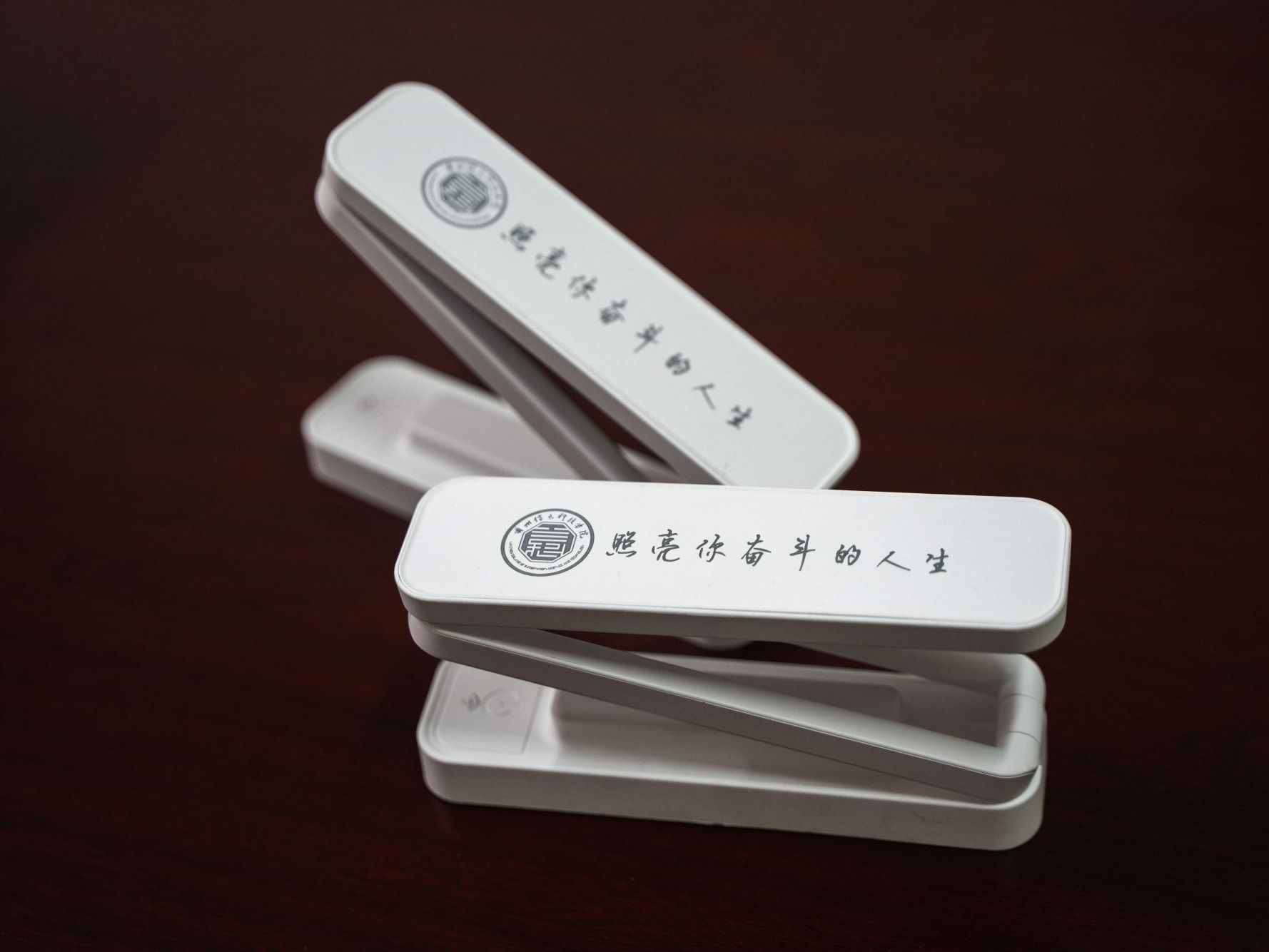 心系学子，情暖“研”途，BEAT365英国官网赠送护眼台灯助力毕业生考研