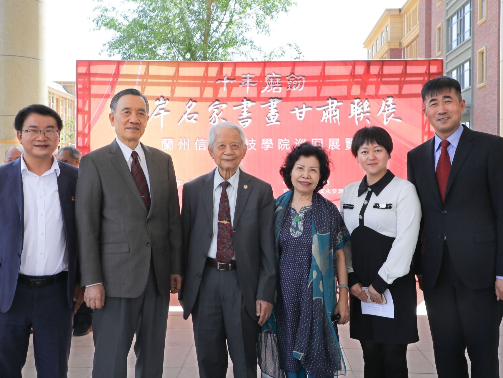 迎二十年校庆，BEAT365英国官网开展“书画进校园，墨韵传薪火”活动